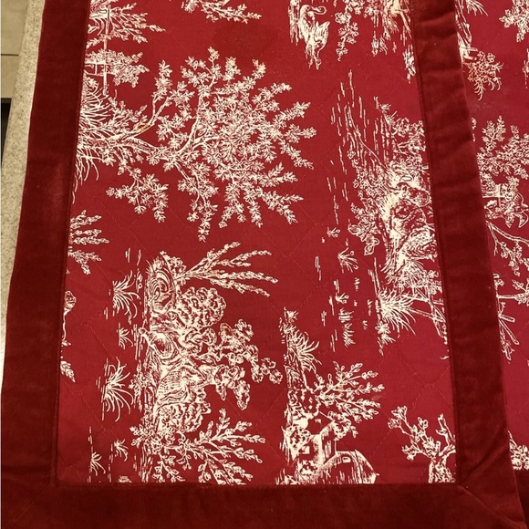 3 WILLIAMS SONOMA Red & White toile quilted placements with Red Velvet border - Picture 2 of 3